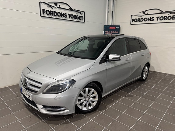 Mercedes-Benz B180 2 of 5