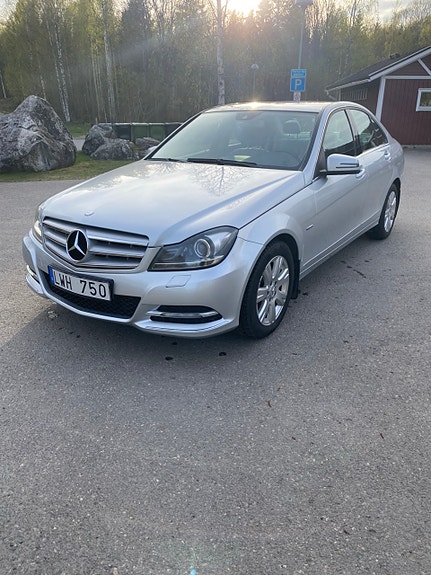 Mercedes-Benz C180 3 of 5