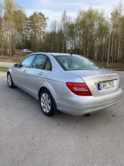 Mercedes-Benz C180 2 of 5