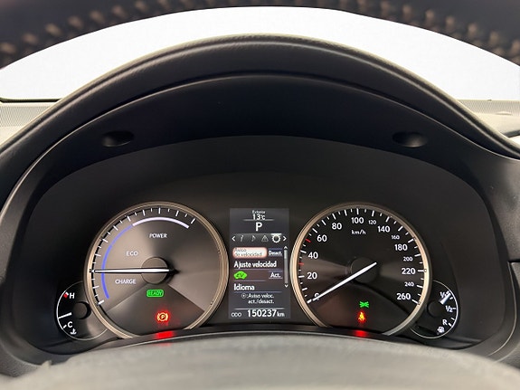 Lexus NX300h 14 of 30