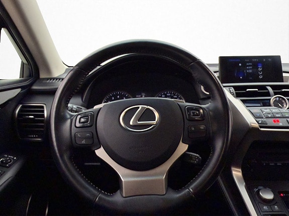Lexus NX300h 12 of 30