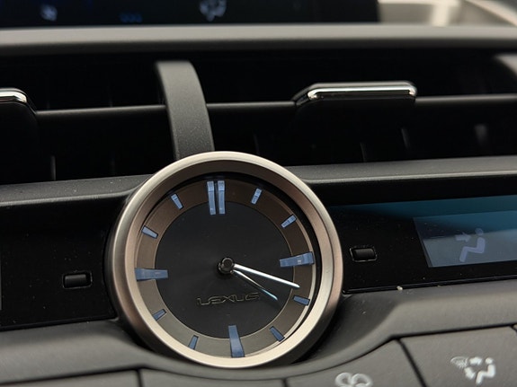 Lexus NX300h 25 of 30