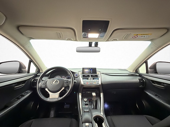 Lexus NX300h 11 of 30