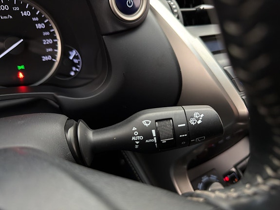 Lexus NX300h 26 of 30