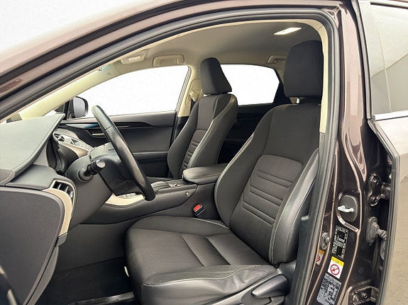 Lexus NX300h 10 of 30