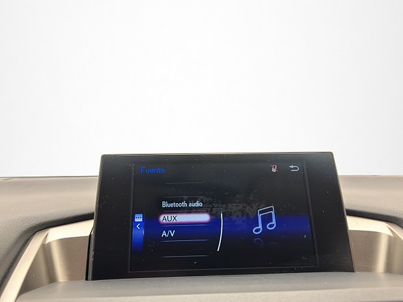 Lexus NX300h 16 of 30