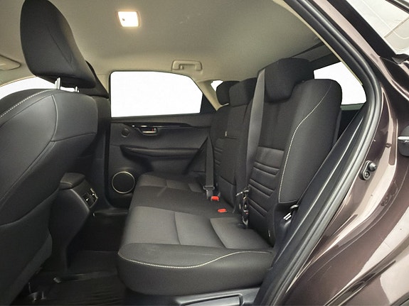 Lexus NX300h 23 of 30