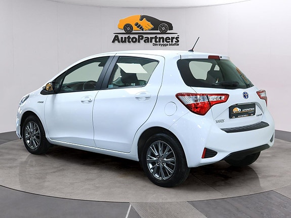 Toyota Yaris 3 of 16