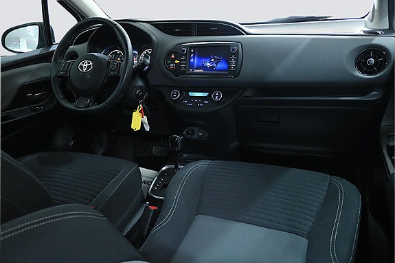 Toyota Yaris 9 of 16