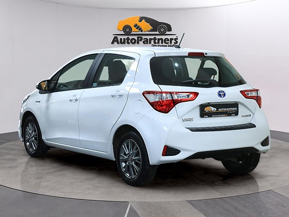 Toyota Yaris 5 of 16