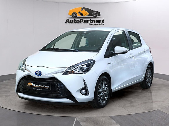Toyota Yaris 2 of 16