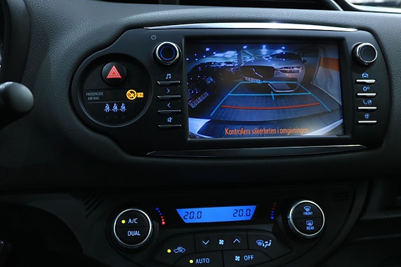 Toyota Yaris 12 of 16