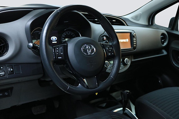 Toyota Yaris 10 of 16
