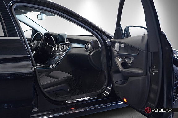 Mercedes-Benz C350 12 of 26