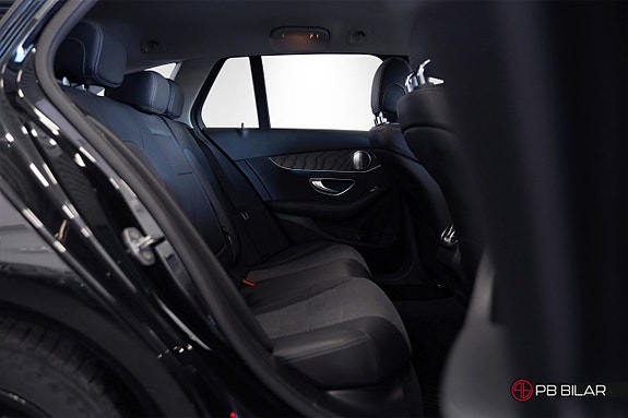Mercedes-Benz C350 16 of 26