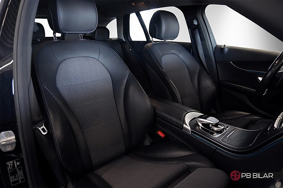 Mercedes-Benz C350 14 of 26