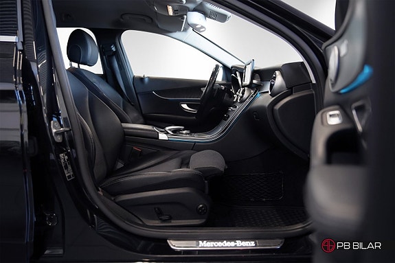 Mercedes-Benz C350 13 of 26