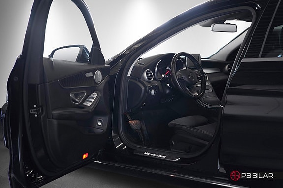 Mercedes-Benz C350 10 of 26