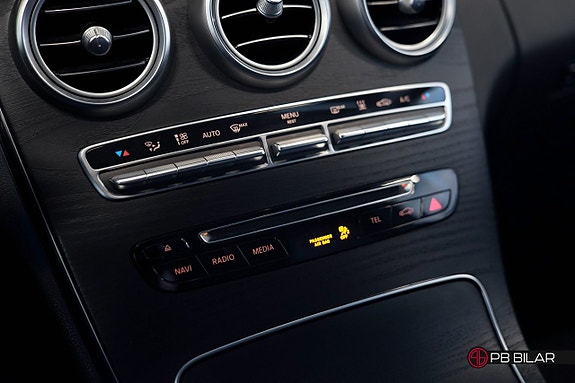 Mercedes-Benz C350 23 of 26