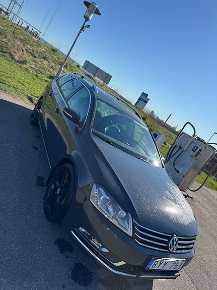 Volkswagen Passat 2 of 5