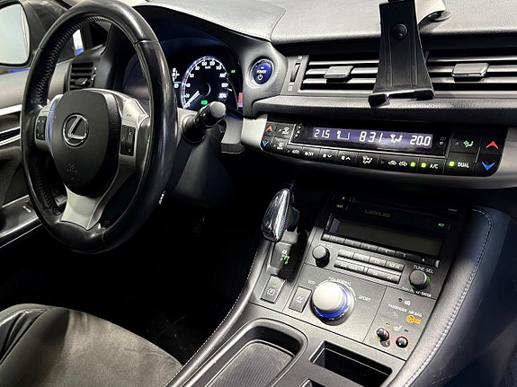 Lexus CT200h 5 of 5