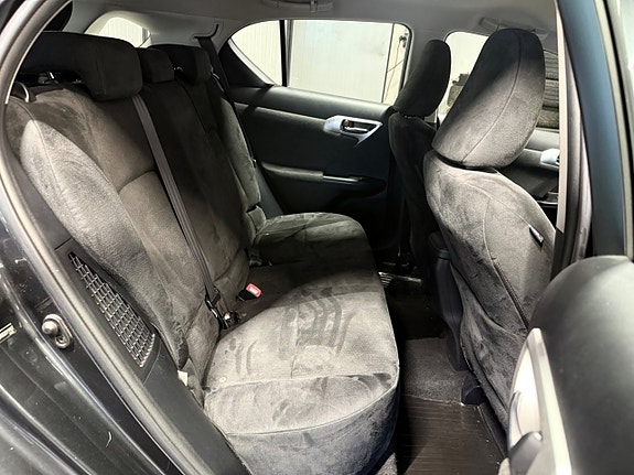 Lexus CT200h 9 of 11