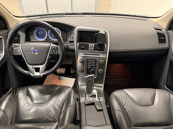 Volvo XC60 13 of 28