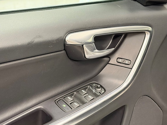 Volvo XC60 12 of 28