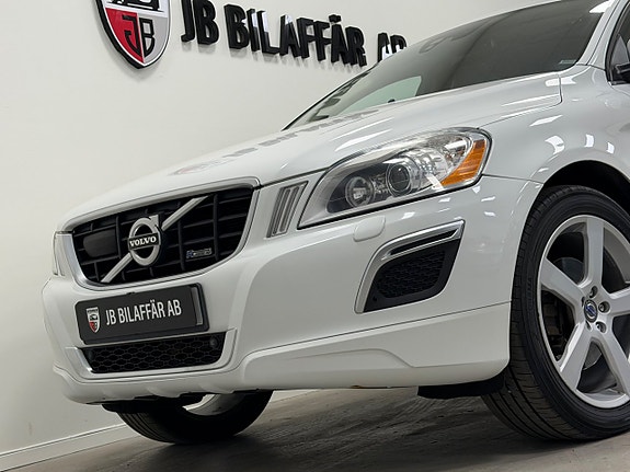 Volvo XC60 2 of 28