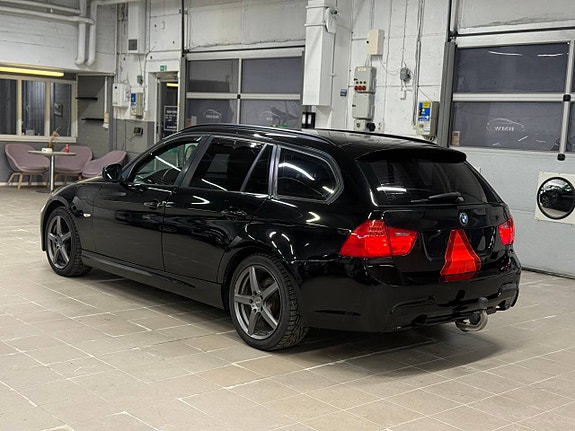 BMW 320d 3 of 11