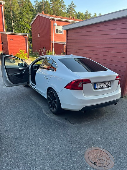 Volvo S60 2 of 7