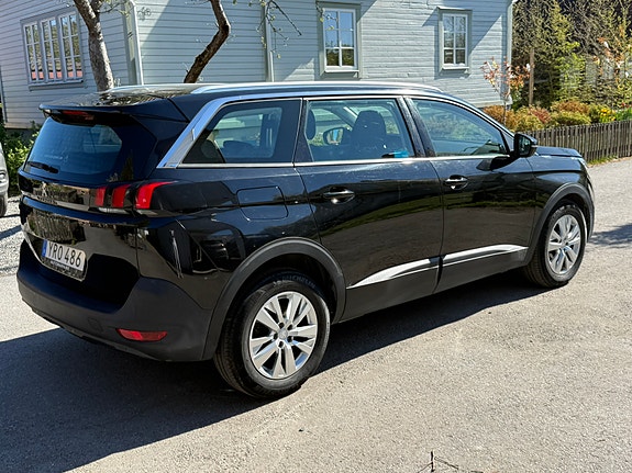 Peugeot 5008 3 of 5