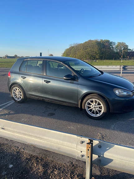 Volkswagen Golf VI 2 of 8