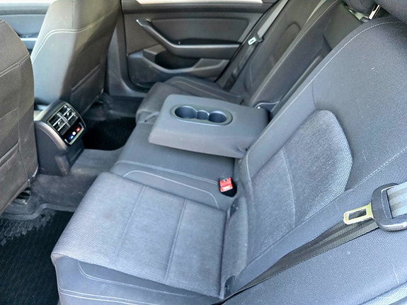 Volkswagen Passat 11 of 13