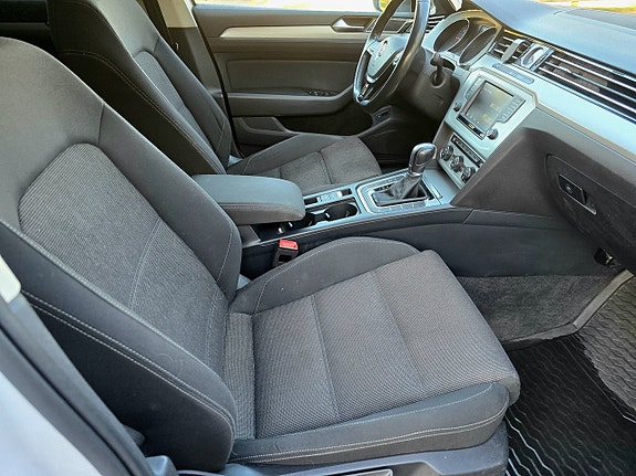 Volkswagen Passat 10 of 13