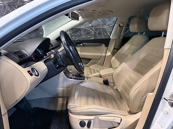 Volkswagen Passat 13 of 20