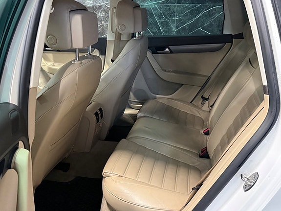 Volkswagen Passat 14 of 20