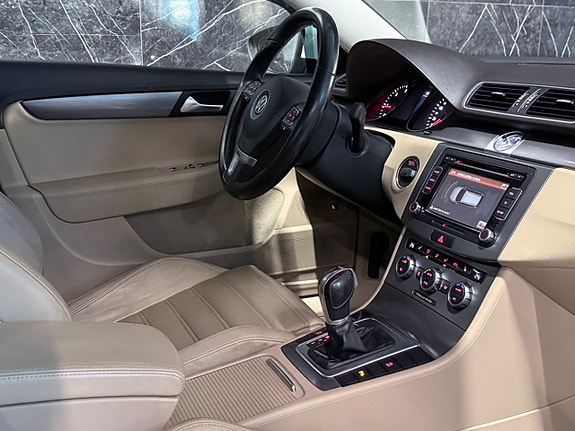 Volkswagen Passat 17 of 20