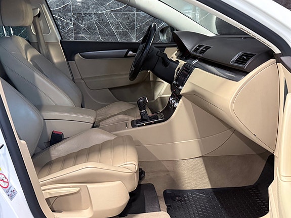 Volkswagen Passat 15 of 20