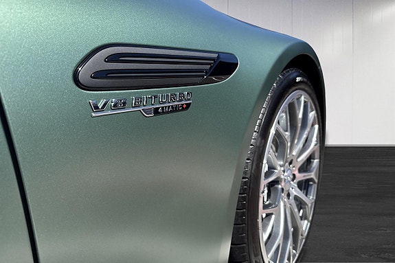 Mercedes-Benz SL63 17 of 21