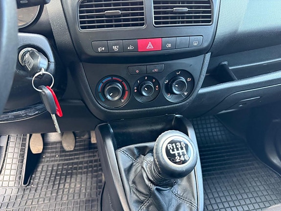 Opel Combo 15 of 19