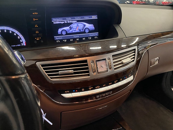Mercedes-Benz S400 21 of 26