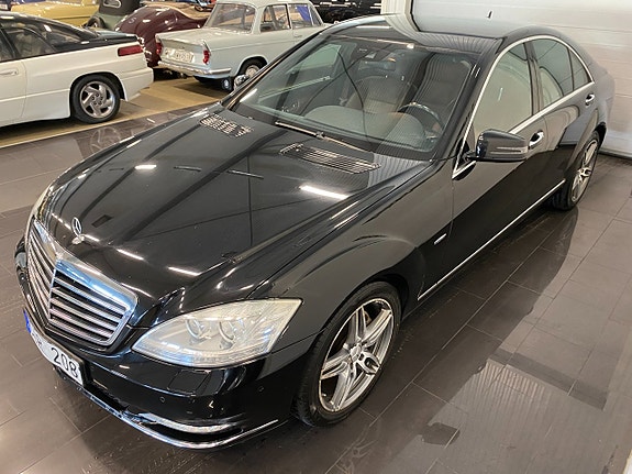 Mercedes-Benz S400 7 of 26