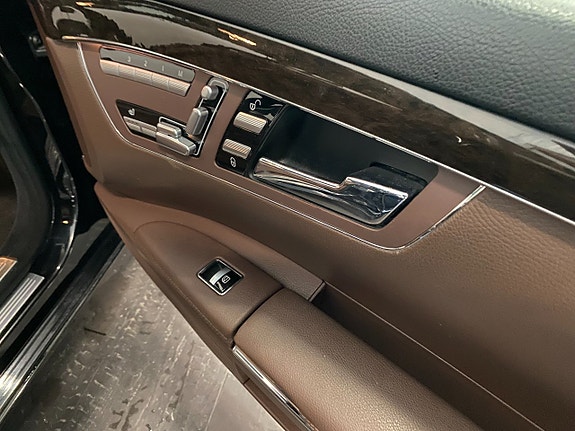 Mercedes-Benz S400 19 of 26