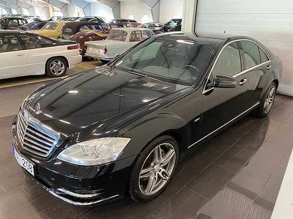 Mercedes-Benz S400 4 of 26