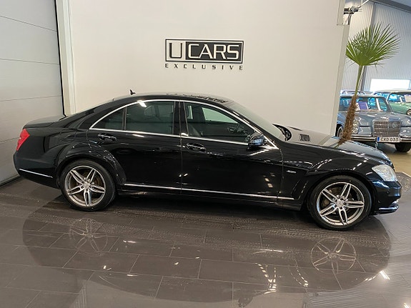 Mercedes-Benz S400 2 of 26