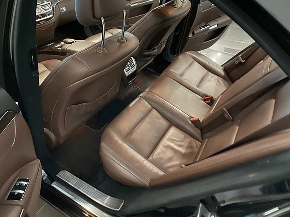 Mercedes-Benz S400 16 of 26