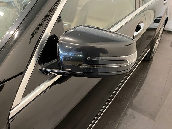 Mercedes-Benz S400 23 of 26
