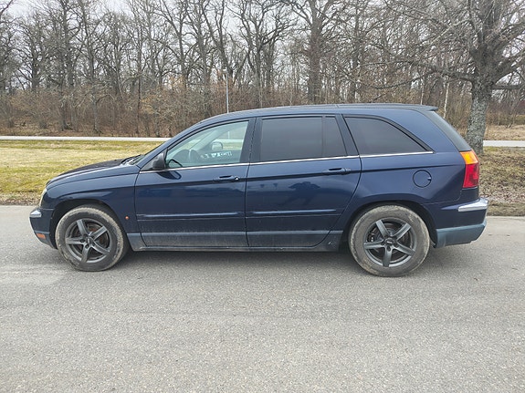 Chrysler Pacifica 3 of 10