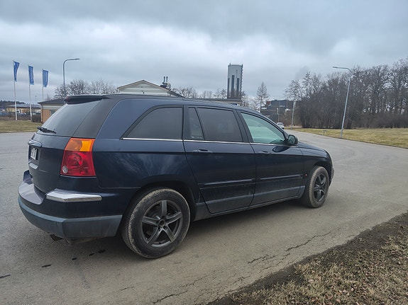 Chrysler Pacifica 4 of 10